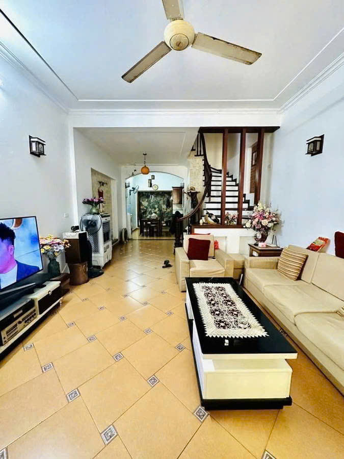 BÁN NHÀ NGHI TÀM, TÂY HỒ. 60M2 4 TẦNG MT 5M GIÁ 15 TỶ- NGÕ THÔNG -OTO NHÀ DÂN XÂY CHẮC CHẮN VÔ CÙNG. - Ảnh 2